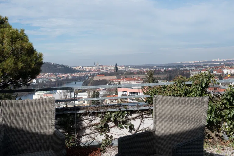 Na Hřebenech II, Podolí - Prague 4 | Rent, Apartment, Three-bedroom (4+1), 352 m²