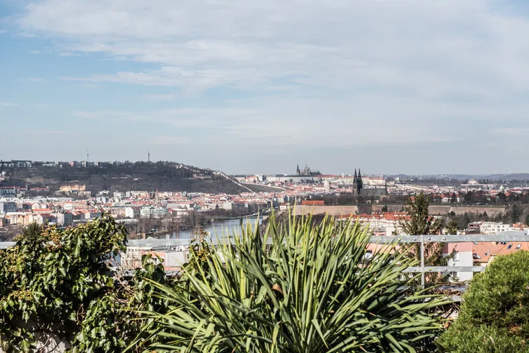 Na Hřebenech II, Podolí - Prague 4 | Rent, Apartment, Three-bedroom (4+1), 352 m²