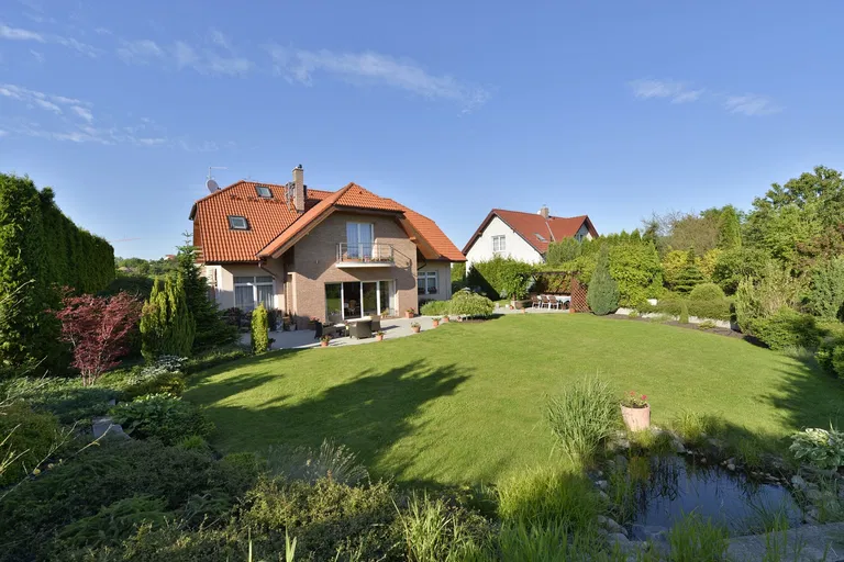 Starodvorská, Lysolaje - Praha 6 | Prenájom, Rodinný dom, 6-izbový, 409 m²