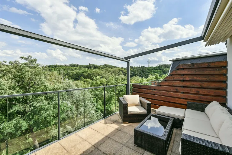 Nademlejnská, Hloubětín - Prague 9 | Sale, Apartment, Two-bedroom (3+kk), 98 m²