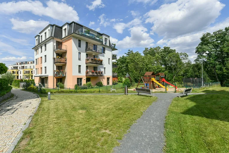 Nademlejnská, Hloubětín - Prague 9 | Sale, Apartment, Two-bedroom (3+kk), 98 m²