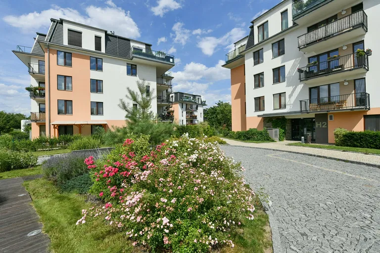 Nademlejnská, Hloubětín - Prague 9 | Sale, Apartment, Two-bedroom (3+kk), 98 m²