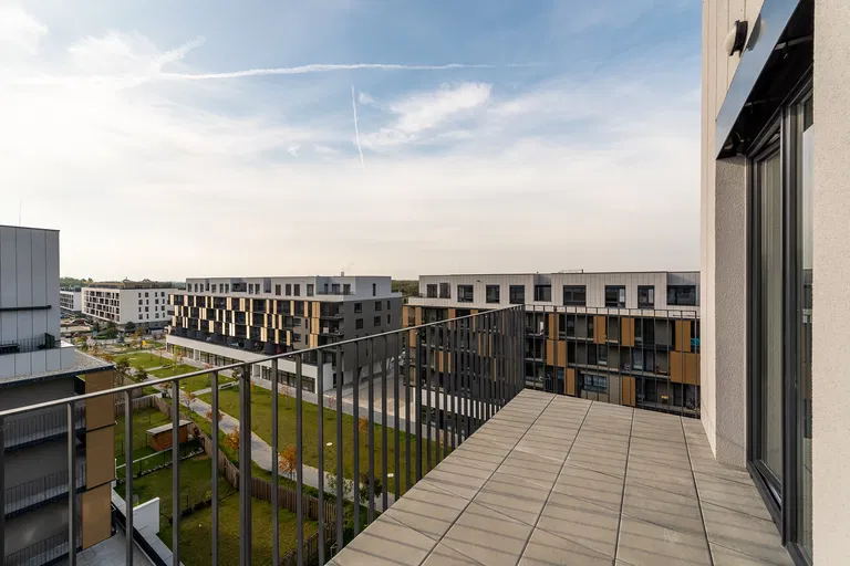 Fialová, Petržalka - Bratislava V | Predaj, Byt, 4-izbový, 137 m²