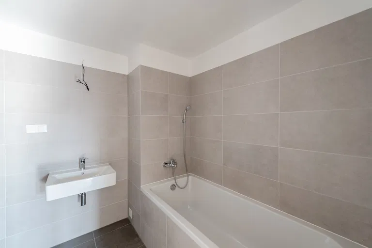 Fialová, Petržalka - Bratislava V | Predaj, Byt, 4-izbový, 137 m²