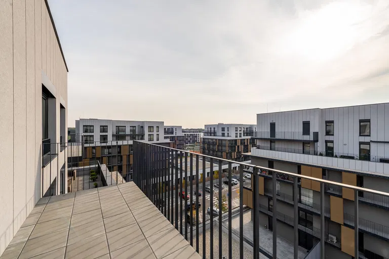 Fialová, Petržalka - Bratislava V | Predaj, Byt, 4-izbový, 137 m²
