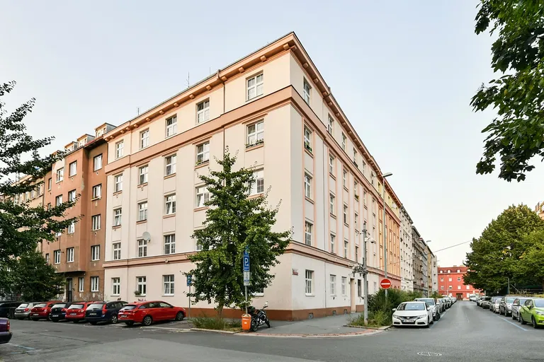 V Mezihoří, Libeň - Prague 8 | Sale, Apartment, One-bedroom (2+1), 71 m²