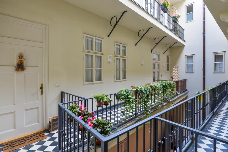 Kateřinská, Nové Město - Prague 2 | Sale, Apartment, Three-bedroom (4+kk), 137 m²