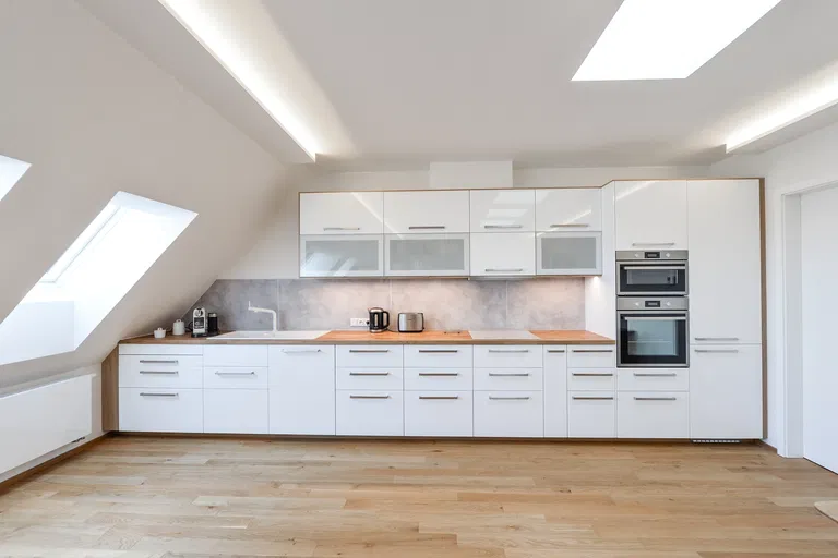 Radhošťská, Žižkov - Praha 3 | Prenájom, Byt, 2-izbový, 88 m²
