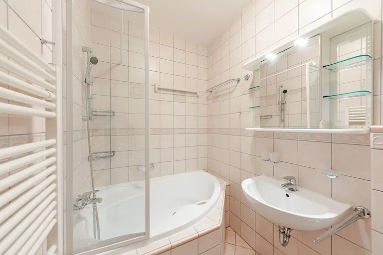 Šafaříkova, Vinohrady - Prague 2 | Sale, Apartment, One-bedroom (2+1), 76 m²