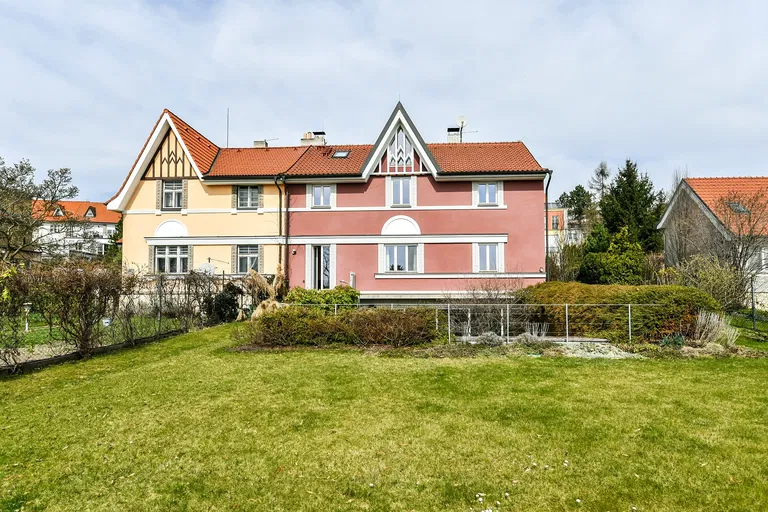 Pod Lipkami, Smíchov - Praha 5 | Prenájom, Rodinný dom, 7-izbový, 320 m²