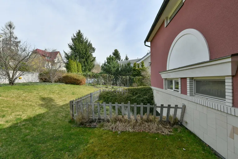 Pod Lipkami, Smíchov - Praha 5 | Prenájom, Rodinný dom, 7-izbový, 320 m²
