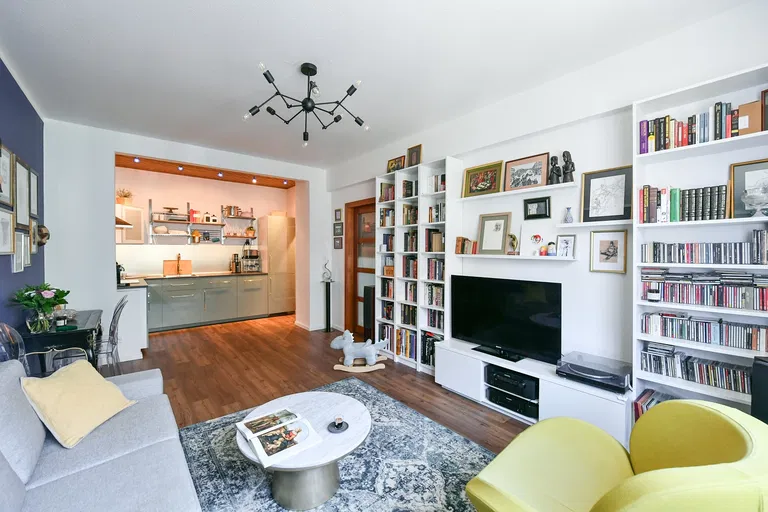 Komunardů, Holešovice - Prague 7 | Sale, Apartment, One-bedroom (2+kk), 61 m²