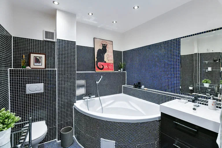 Komunardů, Holešovice - Prague 7 | Sale, Apartment, One-bedroom (2+kk), 61 m²