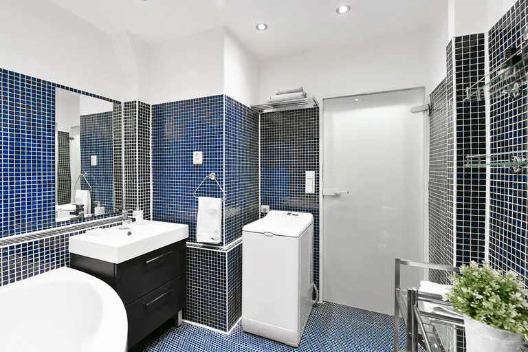 Komunardů, Holešovice - Prague 7 | Sale, Apartment, One-bedroom (2+kk), 61 m²