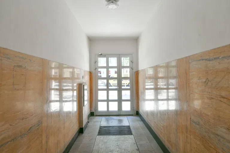 Komunardů, Holešovice - Prague 7 | Sale, Apartment, One-bedroom (2+kk), 61 m²
