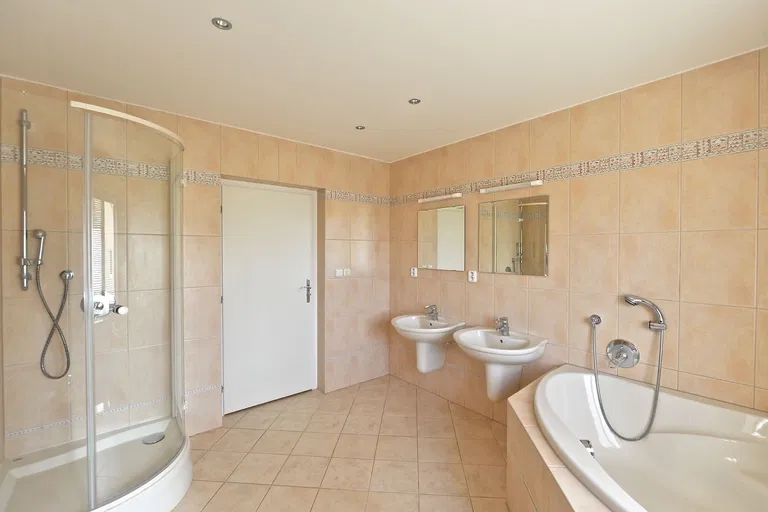 U Nás, Braník - Prague 4 | Rent, Apartment, Three-bedroom (4+kk), 147 m²