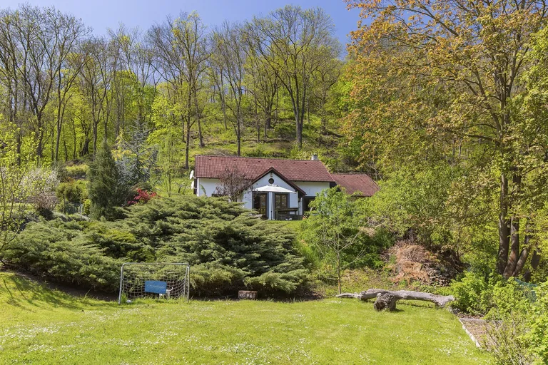 V Šáreckém údolí, Dejvice - Prague 6 | Sale, House, Four-bedroom (5+1), 225 m²
