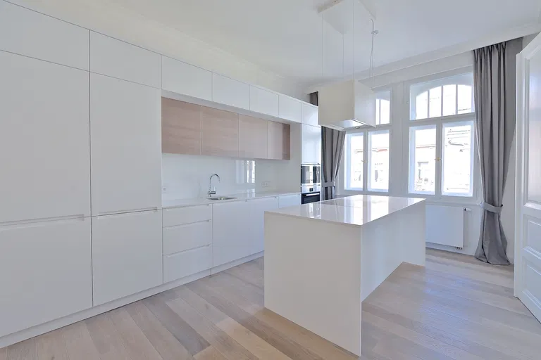 náměstí Jiřího z Poděbrad, Vinohrady - Praha 3 | Prenájom, Byt, 3-izbový, 137 m²