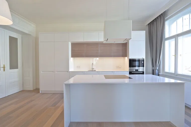 náměstí Jiřího z Poděbrad, Vinohrady - Praha 3 | Prenájom, Byt, 3-izbový, 137 m²
