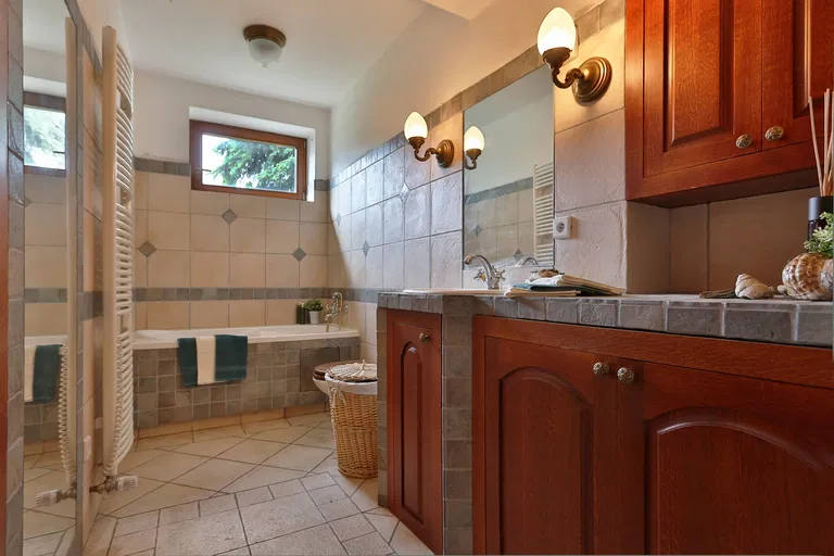 Novochuchelská, Velká Chuchle - Prague 5 | Sale, House, Three-bedroom (4+kk), 161 m²