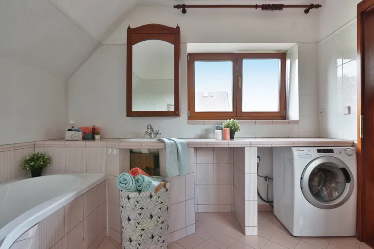 Novochuchelská, Velká Chuchle - Prague 5 | Sale, House, Three-bedroom (4+kk), 161 m²
