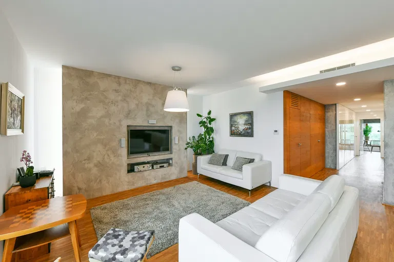 V Třešňovce, Hrdlořezy - Prague 9 | Sale, Apartment, Three-bedroom (4+kk), 171 m²
