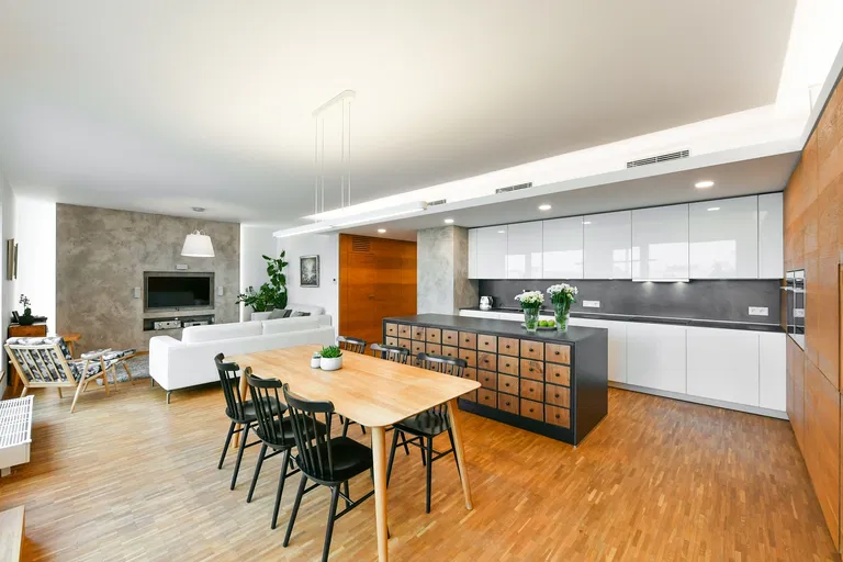 V Třešňovce, Hrdlořezy - Prague 9 | Sale, Apartment, Three-bedroom (4+kk), 171 m²