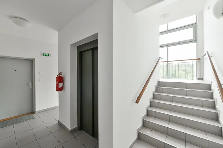 V Třešňovce, Hrdlořezy - Prague 9 | Sale, Apartment, Three-bedroom (4+kk), 171 m²