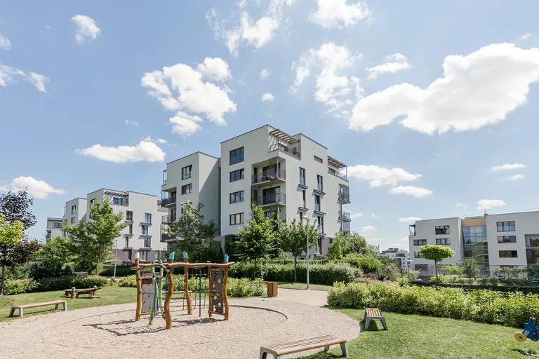 V Třešňovce, Hrdlořezy - Prague 9 | Sale, Apartment, Three-bedroom (4+kk), 171 m²
