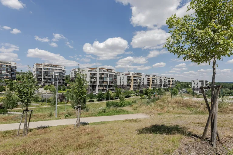 V Třešňovce, Hrdlořezy - Prague 9 | Sale, Apartment, Three-bedroom (4+kk), 171 m²