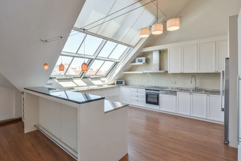 Čechova, Bubeneč - Praha 7 | Prenájom, Byt, 5-izbový, 250 m²