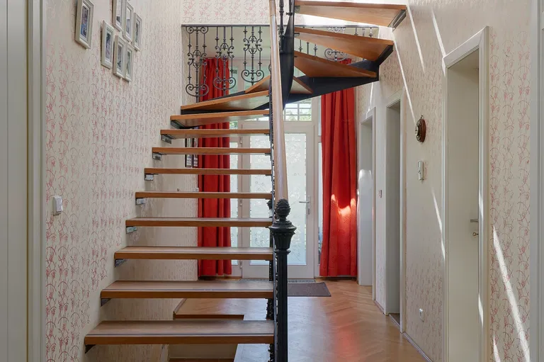 Krovova, Klánovice - Prague 9 | Sale, House, Six-bedroom (7+kk), 250 m²