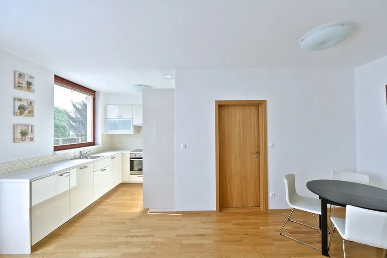 Pod Dvorem, Veleslavín - Praha 6 | Prenájom, Byt, 2-izbový, 78 m²