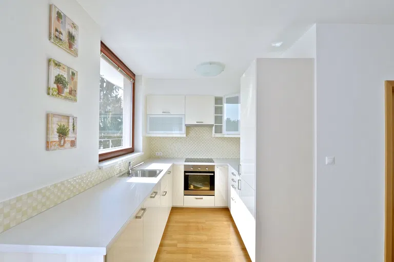 Pod Dvorem, Veleslavín - Praha 6 | Prenájom, Byt, 2-izbový, 78 m²