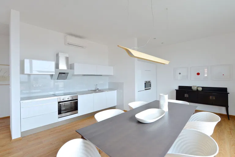 Zenklova, Libeň - Praha 8 | Prenájom, Byt, 4-izbový, 154 m²