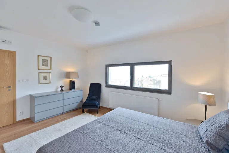 Zenklova, Libeň - Praha 8 | Prenájom, Byt, 4-izbový, 154 m²