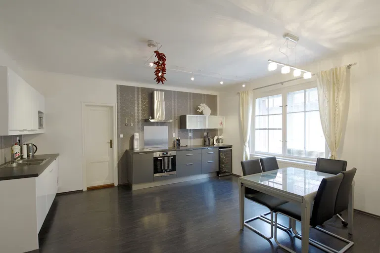 Tychonova, Hradčany - Praha 6 | Prenájom, Byt, 3-izbový, 98 m²