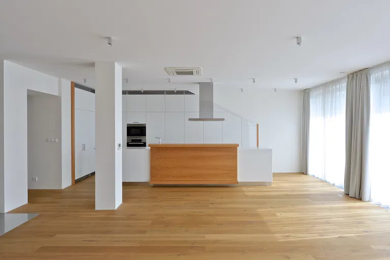 Laubova, Vinohrady - Praha 3 | Prenájom, Byt, 4-izbový, 227 m²