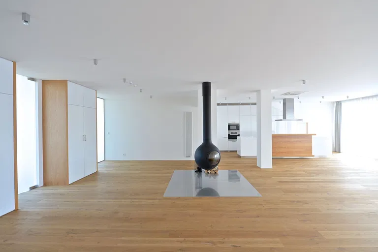 Laubova, Vinohrady - Praha 3 | Prenájom, Byt, 4-izbový, 227 m²