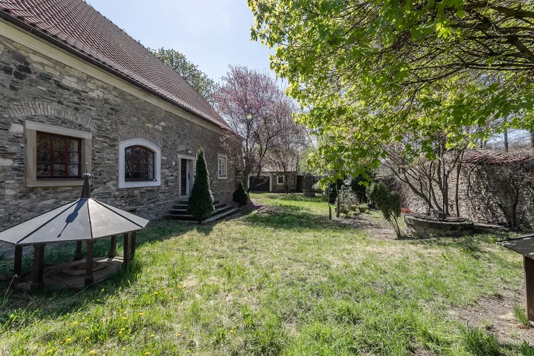 Okoř - Praha-západ | Predaj, Rodinný dom, 4-izbový, 300 m²