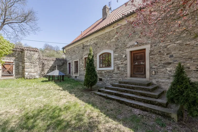 Okoř - Praha-západ | Predaj, Rodinný dom, 4-izbový, 300 m²