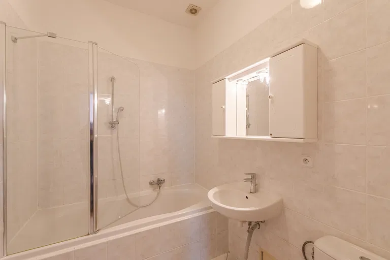 U Zvonařky, Vinohrady - Praha 2 | Prenájom, Byt, 2-izbový, 74 m²
