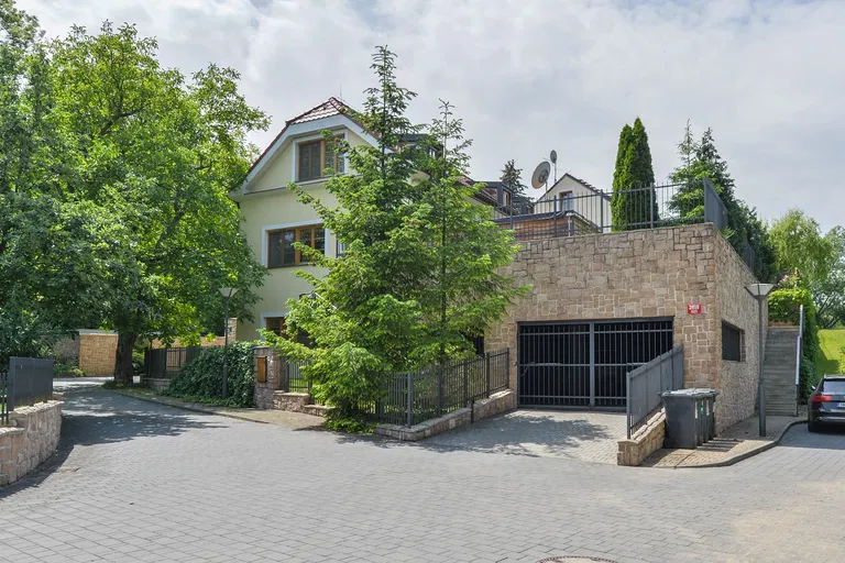 Ke Kulišce, Dejvice - Prague 6 | Sale, Apartment, Five-bedroom (6+kk), 228 m²
