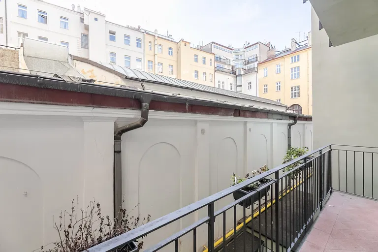 Mánesova, Vinohrady - Prague 2 | Sale, Apartment, One-bedroom (2+kk), 61 m²