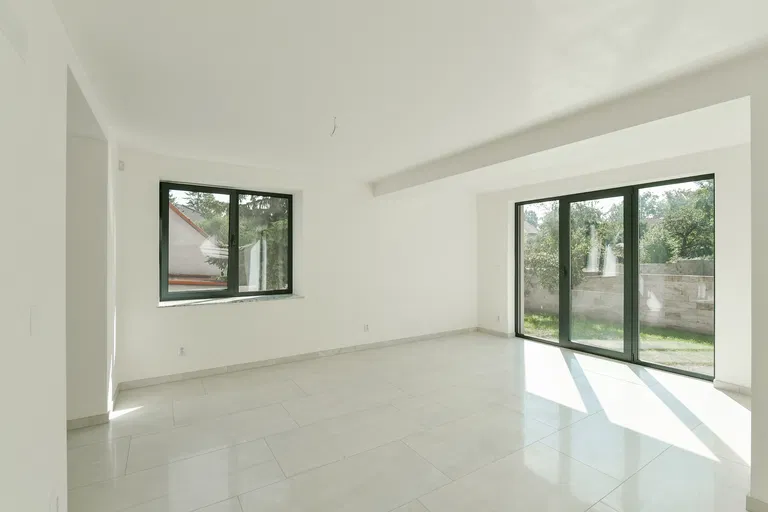 Holšická, Újezd nad Lesy - Prague 9 | Sale, House, Four-bedroom (5+kk), 343 m²