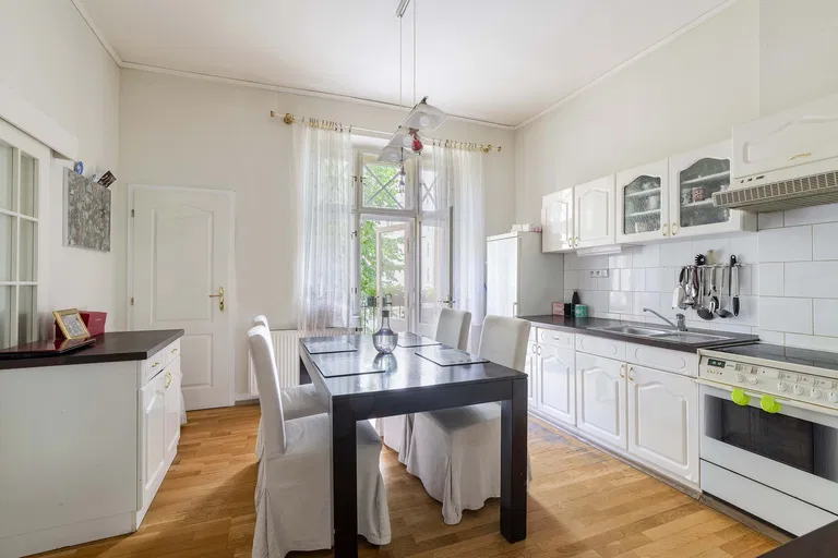 Kolínská, Vinohrady - Prague 3 | Sale, Apartment, Two-bedroom (3+1), 121 m²