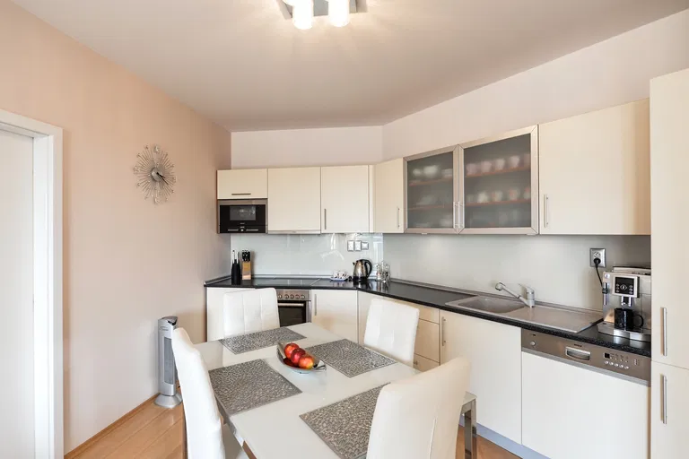 Přípotoční, Vršovice - Prague 10 | Sale, Apartment, Three-bedroom (4+kk), 101 m²