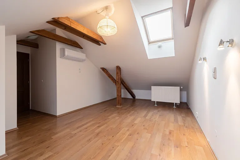 Březinova, Karlín - Praha 8 | Prenájom, Byt, 5-izbový, 217 m²
