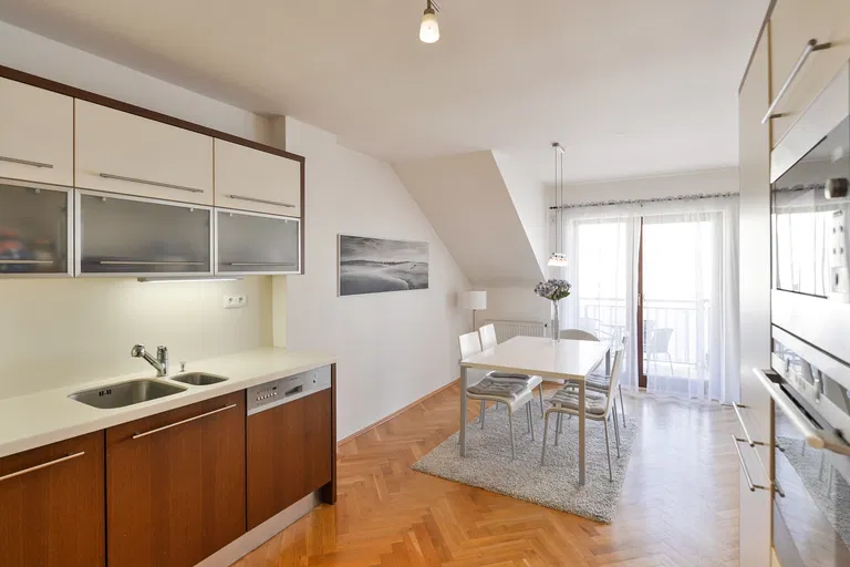 Francouzská, Vinohrady - Prague 2 | Sale, Apartment, One-bedroom (2+kk), 69 m²