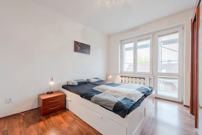 Hálkova, Nové Mesto - Bratislava III | Prenájom, Byt, 2-izbový, 57 m²
